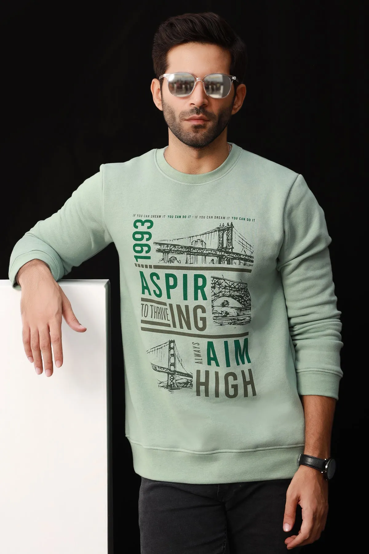 Aspiring Graphic Sweatshirt - W22 - MSW045R