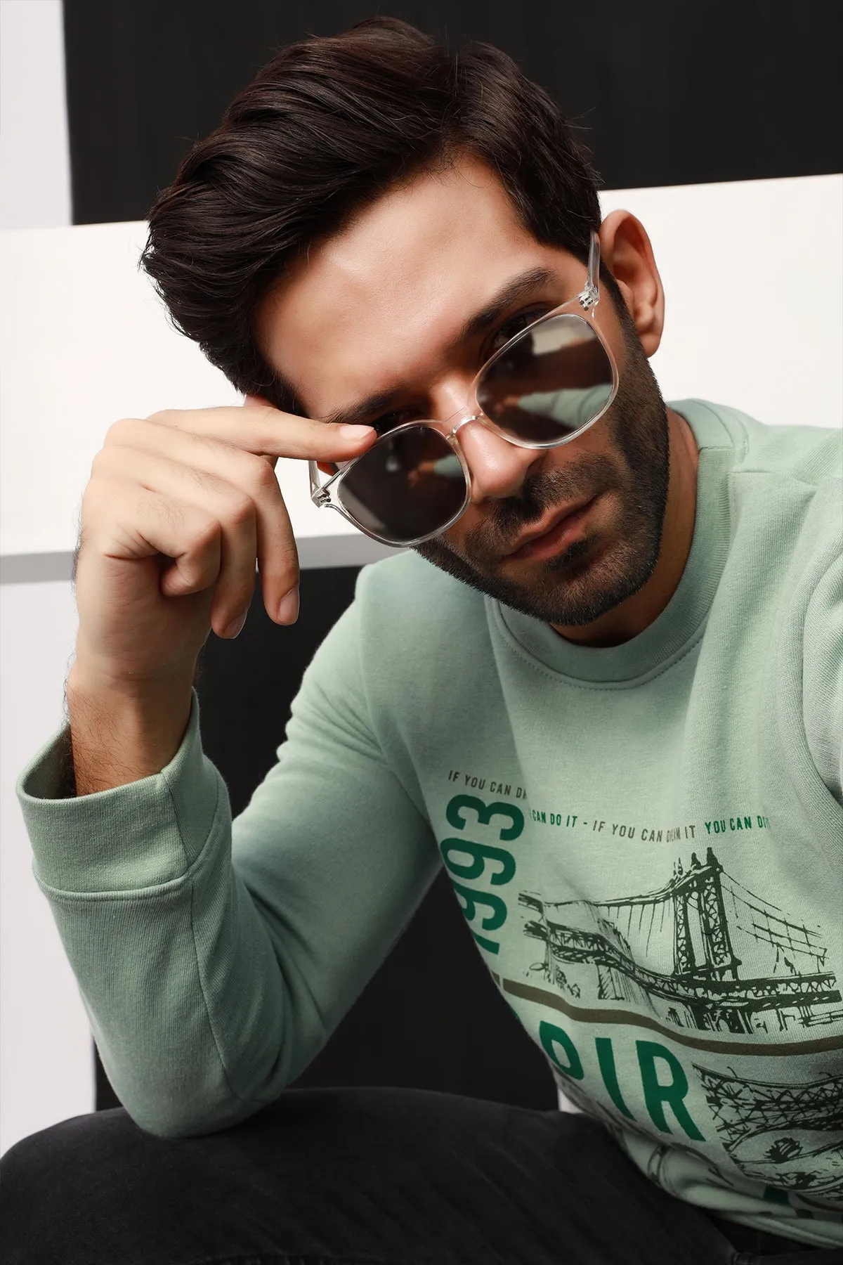 Aspiring Graphic Sweatshirt - W22 - MSW045R