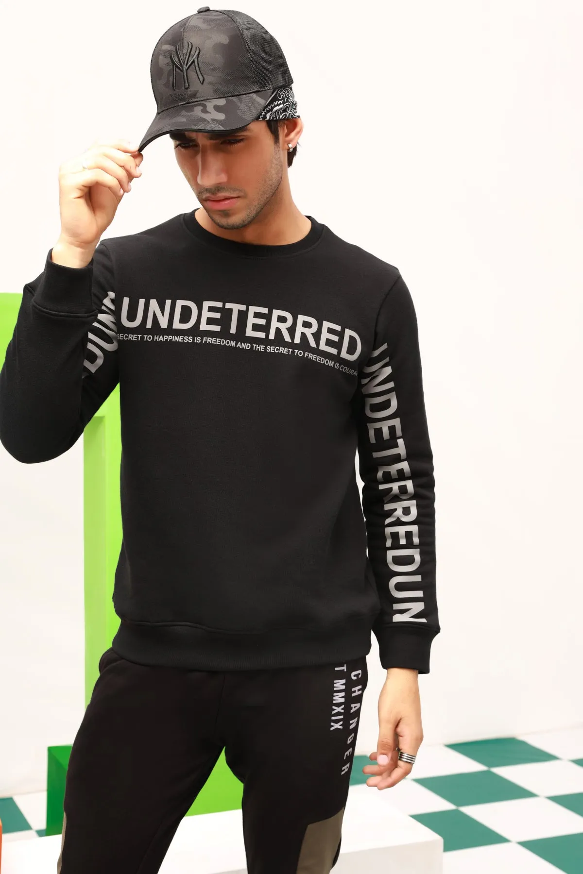 Undeterred Reflector Print Sweatshirt - W22 - USW012R